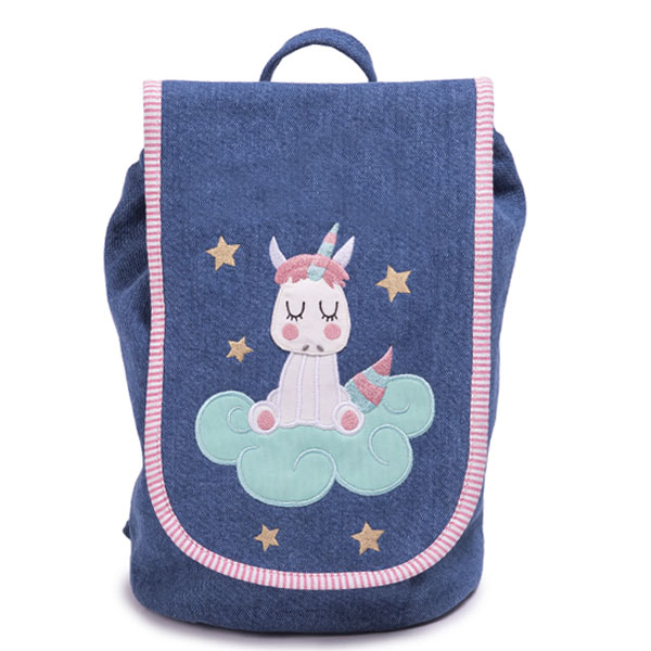 Mochila unicornio en una nube