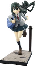 Figura Good Smile My Hero Academia Tsuyu con uniforme escolar 18cm