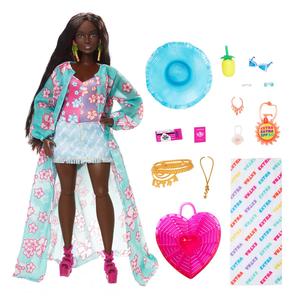 Barbie - Muñeca articulada con conjunto de moda y accesorios de viaje ㅤ