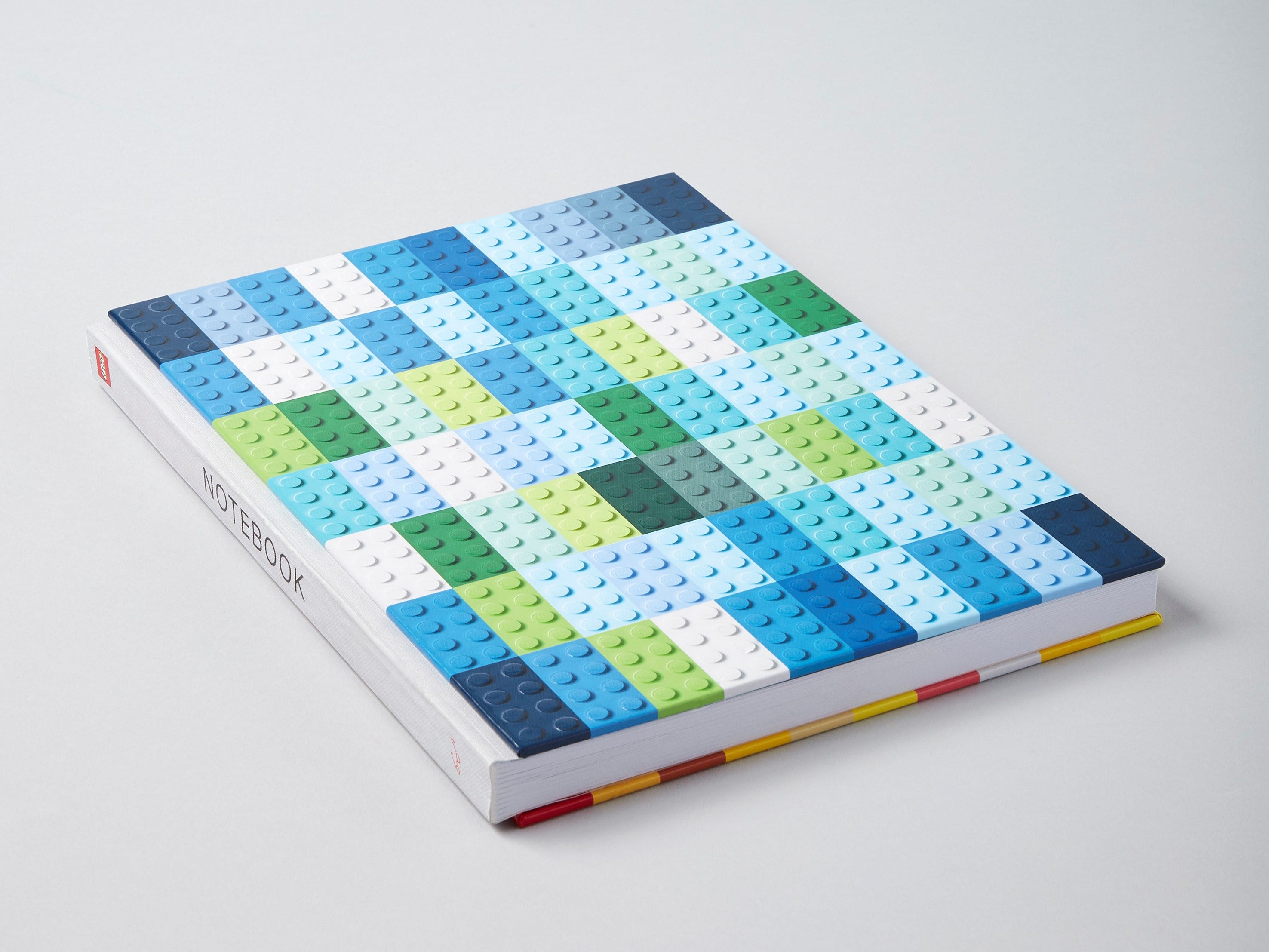 Cuaderno ilustrado con ladrillos LEGO